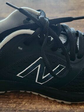 New Balance 520, Women's Size 6.5, Black/Gray **USED**